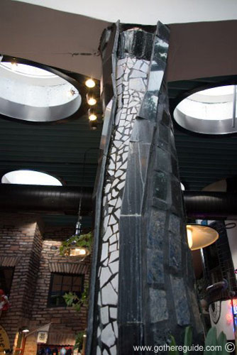 Hundertwasserhaus column