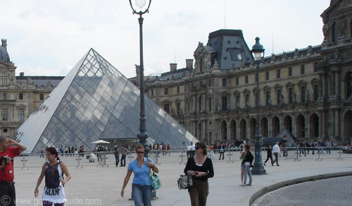 Musee du Louvre Pyramid